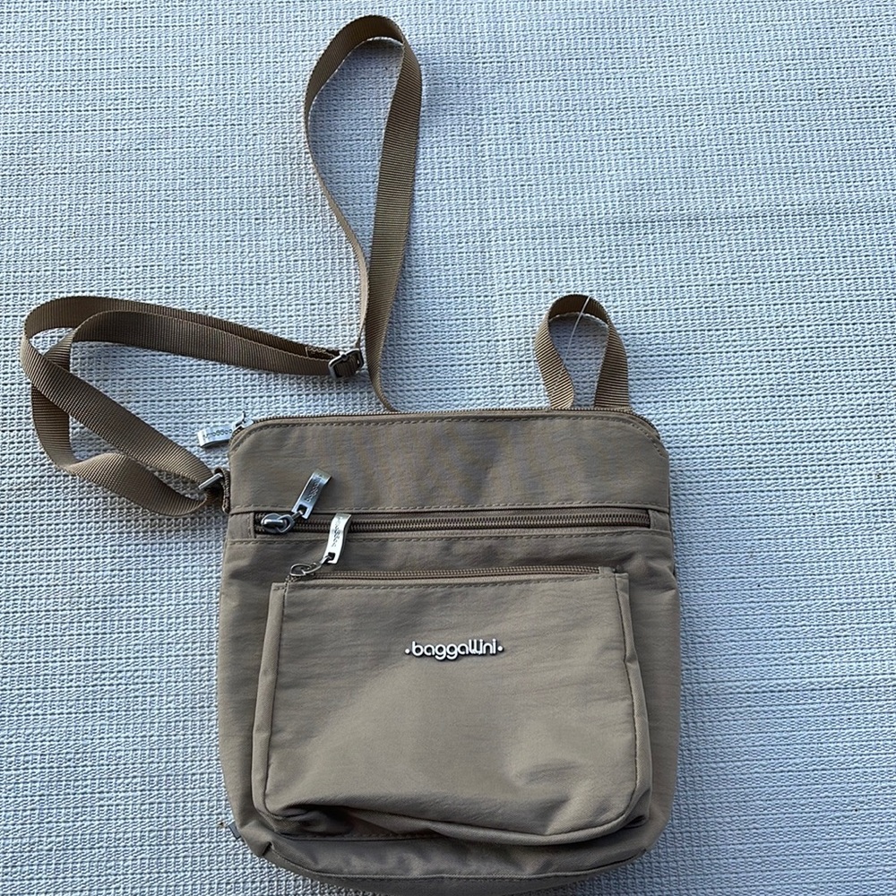 Baggallini cross body bags